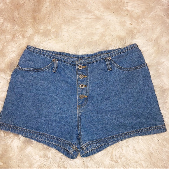 No excuses | Button Shorts - Picture 1 of 4